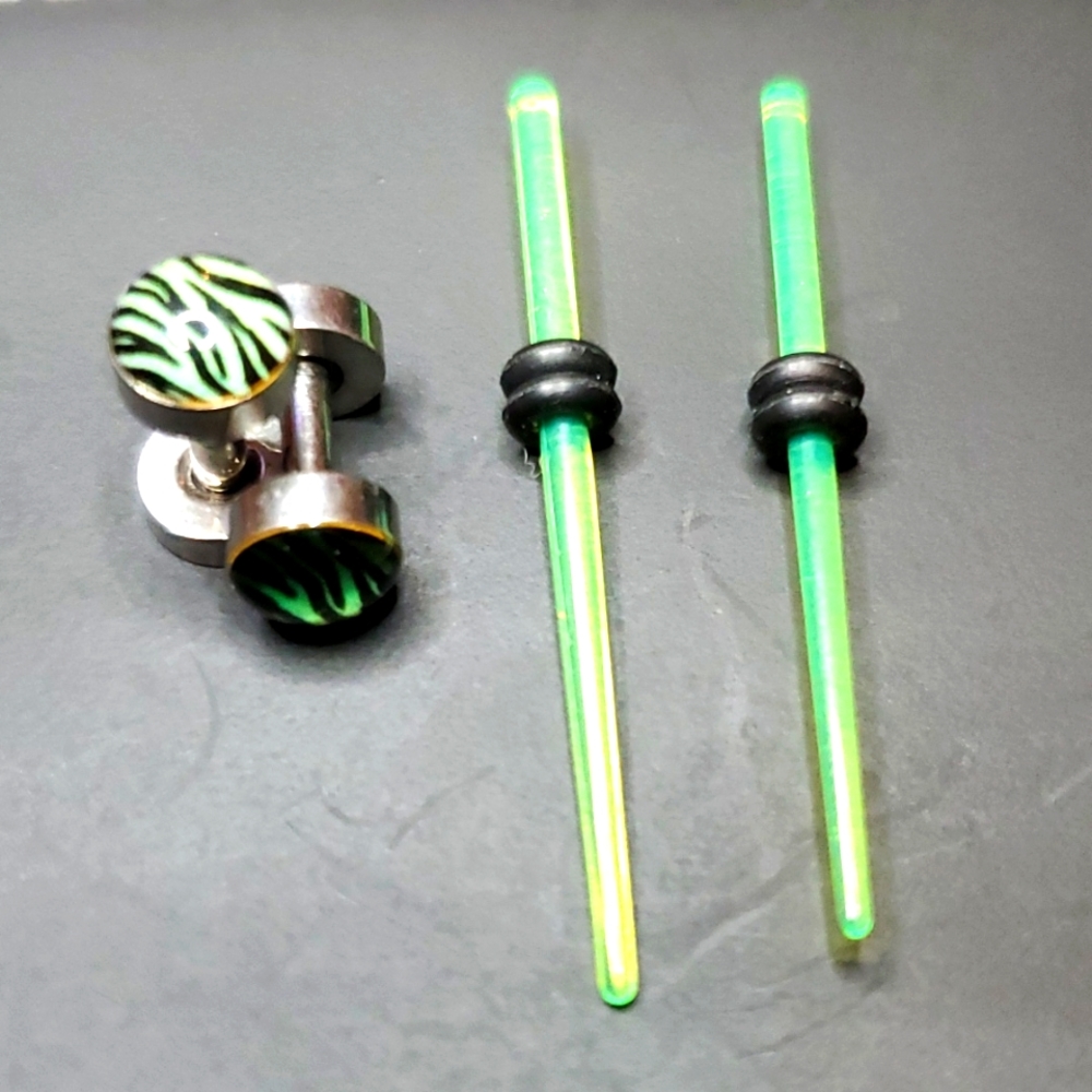 green clear Tapers and stainless plugs 2 pair body piercing 1.6mm = 14 ga…